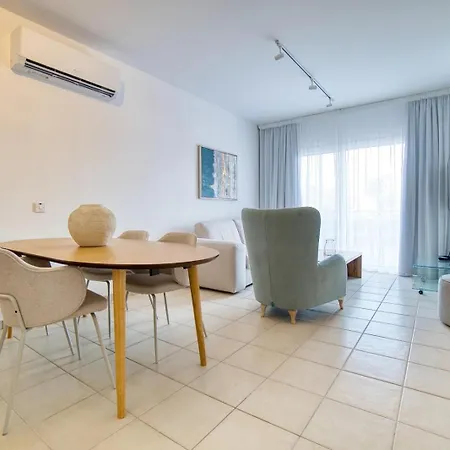 Limnaria Gardens B 103 *