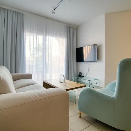 Limnaria Gardens B 103